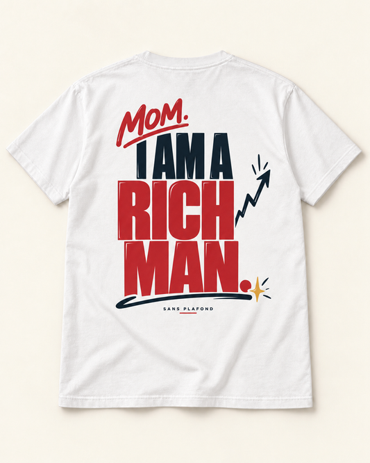 T-shirt MOM. I AM A RICH MAN. blanc — motif au dos — visuel de présentation