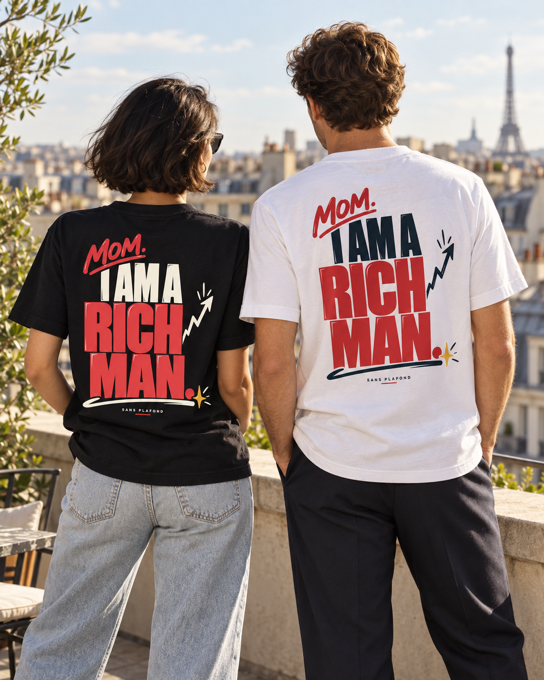 MOM. I AM A RICH MAN. — t-shirts noir et blanc portés de dos — visuel de présentation