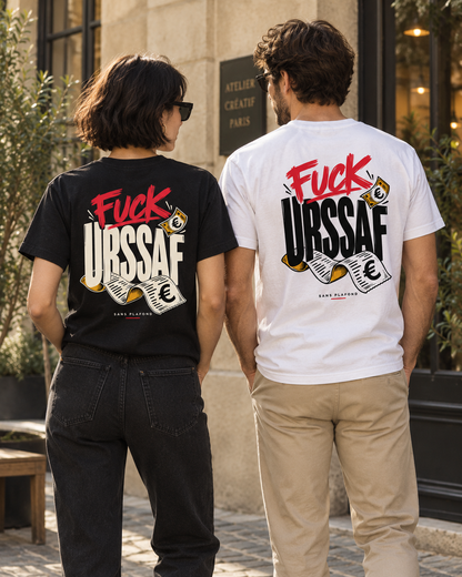 FUCK URSSAF — mise en scène portée, vue de dos noir et blanc — visuel de présentation SANS PLAFOND