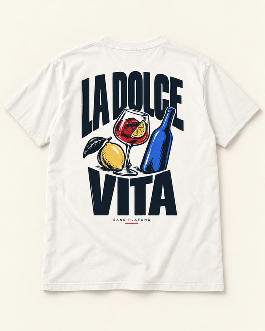 LA DOLCE VITA — t-shirt blanc, motif au dos — visuel de présentation SANS PLAFOND